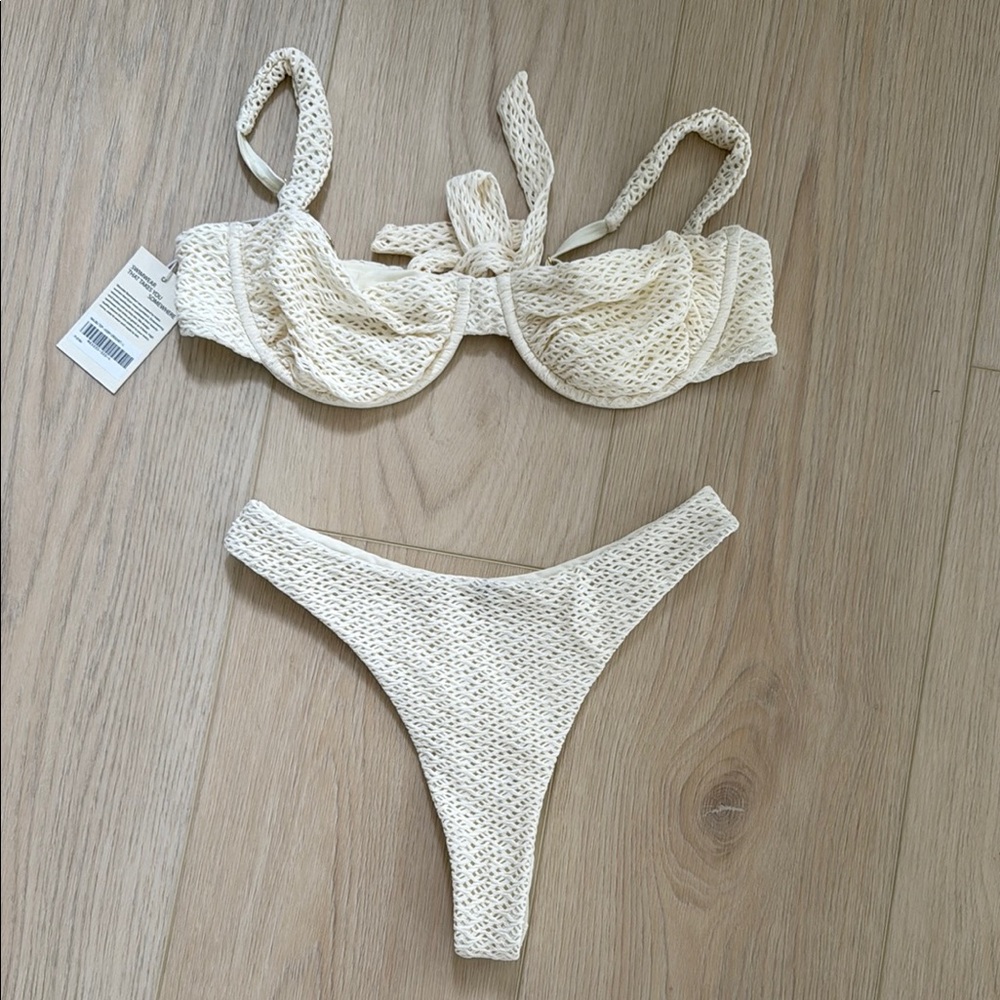 Monday swimwear bikini set